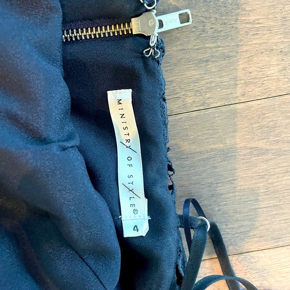 Off Shoulder Lace Dreas - Picture 7 of 7